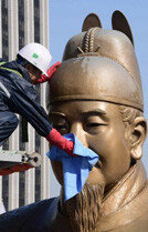 “세수 좀 하자”