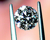 천연 다이아몬드의 5분의 1 가격… ‘실험실 다이아’ 찾는 신혼부부들
