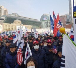 주말 서울 도심 곳곳서 집회…태극기 집회 1만명 모여