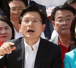 한국당 “대통령부터 군 형법 위반…법 검토 후 고발할 것”