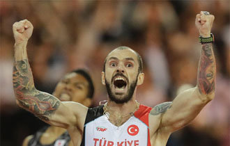 Turkish sprinter Ramil Guliyev stuns world by winning men’s 200-meter race