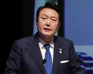 尹 영어PT “부산, 준비됐다 디지털 기술로 환상적 교류”