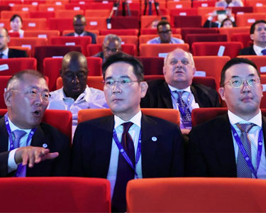 尹 영어PT “부산, 준비됐다 디지털 기술로 환상적 교류”