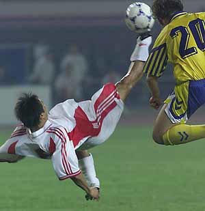 中国が史上初の本大会進出に王手 2002年W杯 | 東亜日報