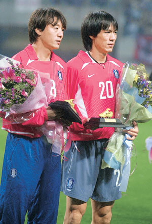 LAの洪明甫、黄善洪の18番をつけてプレー | 東亜日報