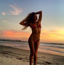 섹시 서퍼 아나스타샤 애슐리, 예술적인 비키니 몸매