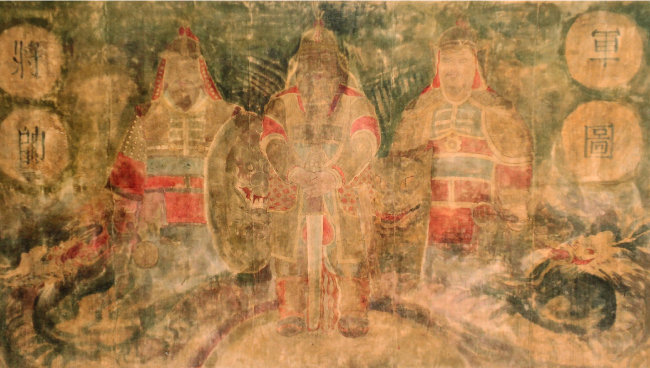 위화도 회군 현장에 있던 장수 셋의 초상. 화면 중 3인은 훗날 역성혁명 주역이다. 가운데가 이성계(1335~1408)라고 한다. 좌 이지란(1331~1402), 우 심덕부(1328~1401)가 호위하고 있다. [뉴시스]