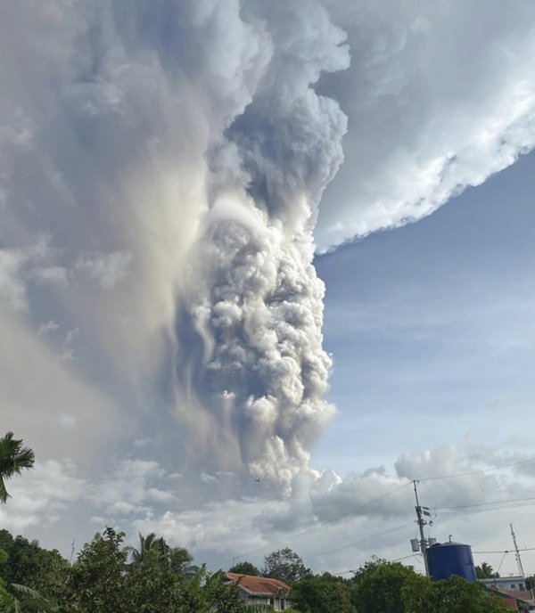 필리핀 화산폭발, 화산 인근 주민 긴급대피·필리핀 마닐라 공항 폐쇄