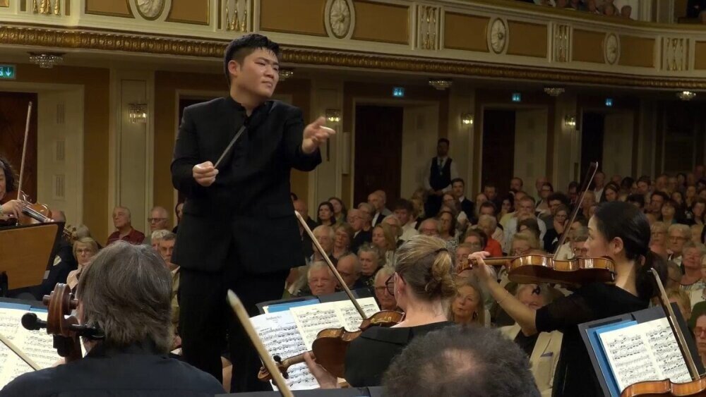 Yoon Han-kyeol wins the Karajan Young Conductors Award | The