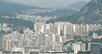 與 “토허구역 실거주 의무, 내년까지 1년 더 유예”…부동산 민심 달래기
