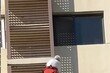 27층 외벽 타고 내려온 89세 할머니…“방에 갇혀 탈출 시도”