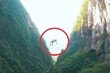 “안전장비 안 묶였다” 외쳤는데 ‘출발’…中 절벽그네 추락사