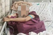남친이 감금해 18층서 뛰어내린 中여성…나무에 걸려 살았다