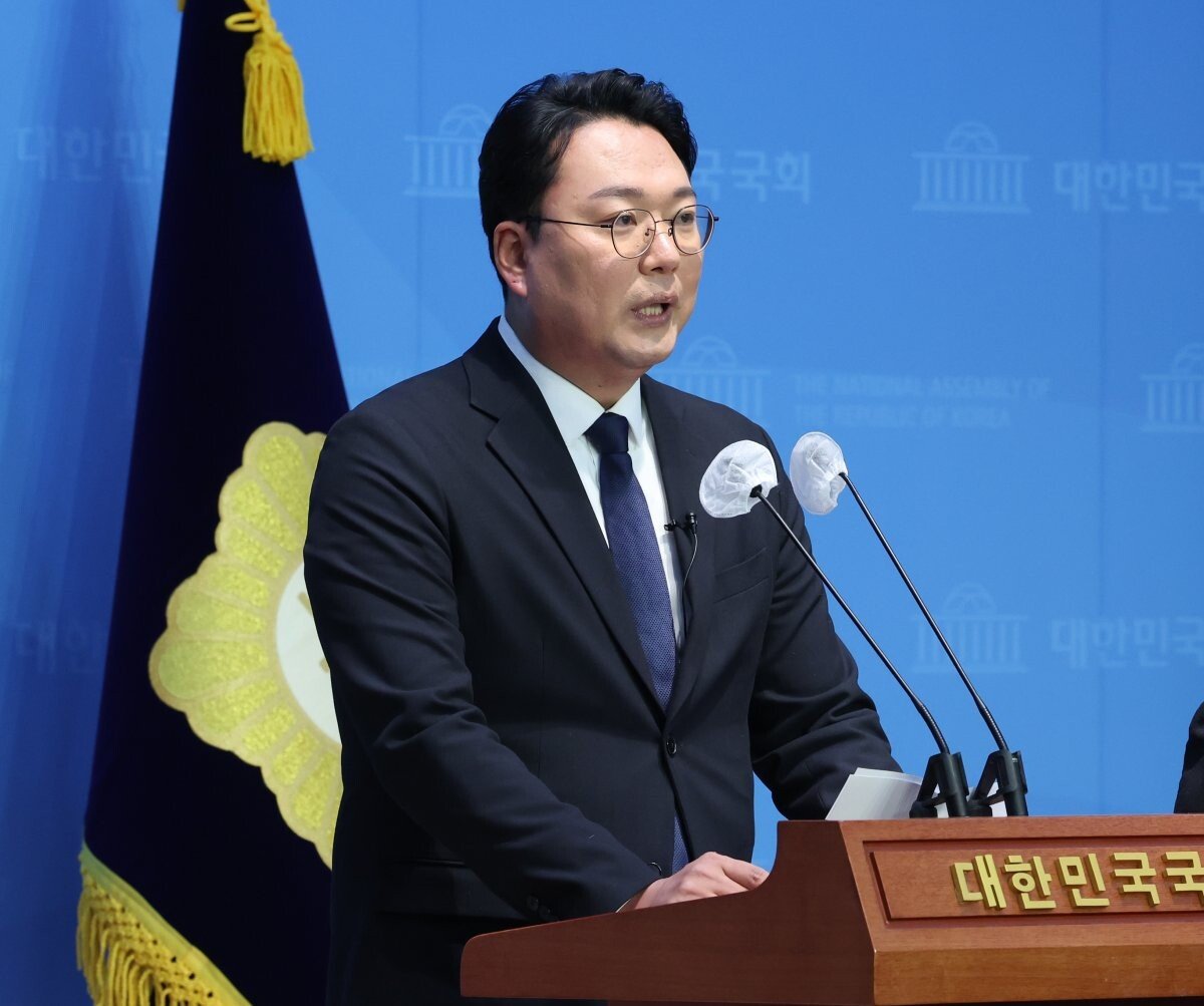 Chairman Cheon Har-ram Withdraws from People Power Party to Join New Reform Party