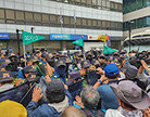 국회의사당역 1·6번 출구 폐쇄…시위대 국회 진입 시도