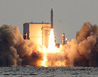 軍, 위성 탑재한 고체연료 우주발사체 발사 성공