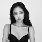 25살 제니, 욕조→침대까지…파격 포즈 [DA★]