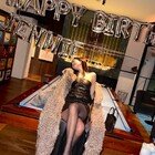 제니, 아슬아슬 가죽 튜브톱…역대급 과감한 파티룩 [DA★]