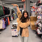 신민아, ‘남편’ 김우빈 시점 포착…신혼여행서 더 빛났다 [SD셀픽]