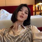 김유정, 호텔 침대서 찰칵…단발 변신하니 성숙미 폭발 [DA★]