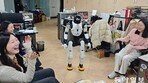 [글로벌 현장을 가다/김철중]“주문 이틀 만에 배송”… 휴머노이드 로봇 렌털 시대 연 중국