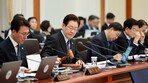 [사설]“하반기 또 추경할 수도”… 국가채무 역대 최고인데