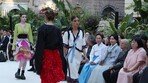 로마서 한복 패션쇼 찾은 김혜경 여사 ‘은빛 한복 외교’[청계천 옆 사진관]