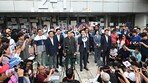 ‘집회가요, 지도부, 인쇄물’ 없는 이런 시위는 처음 본다[청계천 옆 사진관]