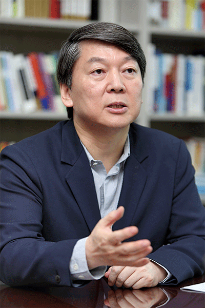 안철수 국민의당 대선후보 “안보위기 큰 걱정 … 潘 전 총장 ‘미국 특사’ 보낼 것”