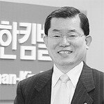 ‘환경경영’ 개척자 문국현 유한킴벌리 사장 “2500만 그루 나무 심고  폐지 사들여 제품 생산”