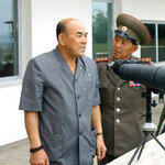 “위대한 김정은 동지 만세! 김정일 영원히 우리와 함께 계신다” 