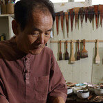 철갑상어 가죽에 옻칠하는 세계 유일 칠피(漆皮) 전문가 