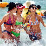 안경 쓴 ‘비키니 걸’은 가라!