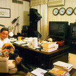 차가운 반도체·따뜻한 안내견, 두 세계를 관통한 경영 본질은?