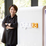 29세 미만 클릭 금지, ‘서른만’ 뒤에 이 女人 있다