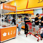 대형마트 반값 치킨, “그래도 남는다”