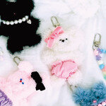 이제는 키링보다 투명 인형 가방이 대세!