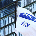 삼성전자, ‘두 번 접는 폰’ 갤럭시 트라이폴드 APEC서 공개