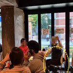 [영상] 젠슨 황 다녀간 ‘깐부치킨 삼성점’, 대낮부터 문전성시