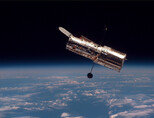 우주왕복선 디스커버리호에서 촬영한 허블우주망원경. [미 항공우주국(NASA)]