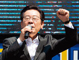 더불어민주당 이재명 총괄선거대책위원장이 5월 22일 충북 청주시에서 지원 유세를 하고 있다. [뉴스1]