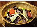 찹쌀과 흑미를 섞어 지은 죽순밥.