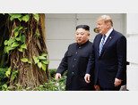 하노이 회담에서 만난 김정은 북한 국무위원장과 도널드 트럼프 미국 대통령. [AP=뉴시스]