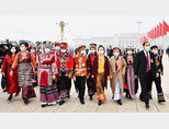3월 5일 중국 베이징에서 열린 전국인민대표대회에 참석한 소수민족 대표들. [신화=뉴시스]