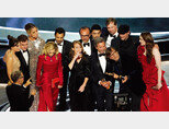 3월 27일(현지 시간) 미국 로스앤젤레스 돌비극장에서 열린 제94회 아카데미 시상식에서 영화 ‘코다’가 작품상을 수상했다. [AP=뉴시스]