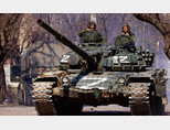 러시아군 탱크가 우크라이나 동부지역으로 이동하고 있다. [Tass]