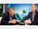 최근 종영한 ‘엘렌 드제너러스 쇼’에 출연했을 당시 버락 오바마 전 미국 대통령(왼쪽)과 드제너러스. [뉴시스]
