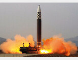 북한이 3월 24일 대륙간탄도미사일인 화성-17형 시험발사에 성공했다며 공개한 사진. [조선중앙통신]