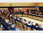 나토 회원국 국방장관들이 핵계획그룹(NPG) 회의를 하고 있다. [NATO]