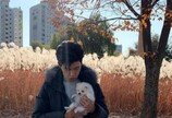 임영웅, 강아지와 함께한 촬영 현장 공개..'품속에 쏙'